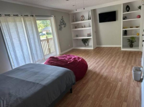 6 BR Home near Football Stadium!